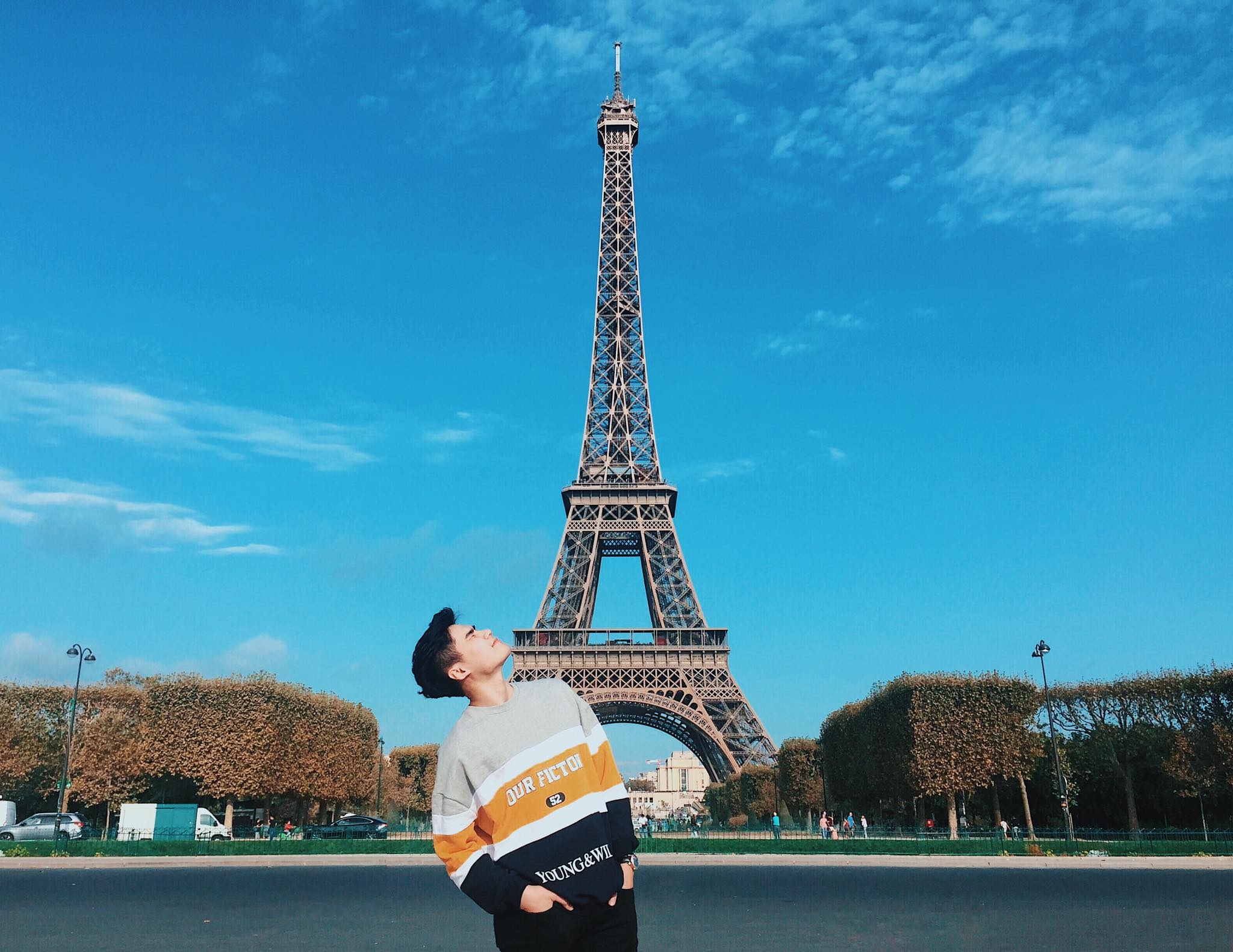 Nguoi tre ke chuyen vua du lich vua lam viec hinh anh