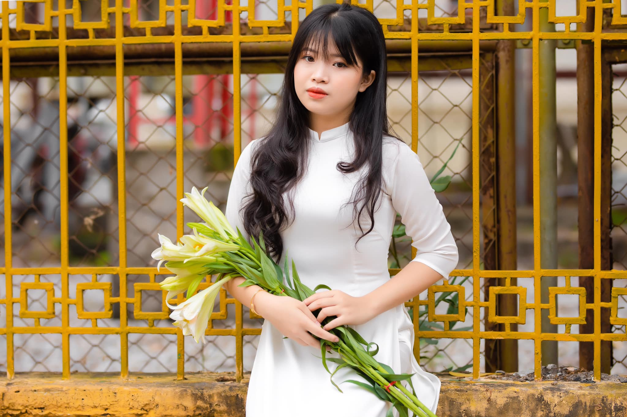 tình nguyện viên cõng cụ bà 83 tuổi ảnh 2 tinh nguyen vien cong cu ba 83 tuoi anh 2