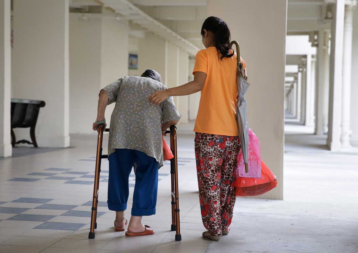 Nguoi giup viec nhiem Covid-19 anh 2