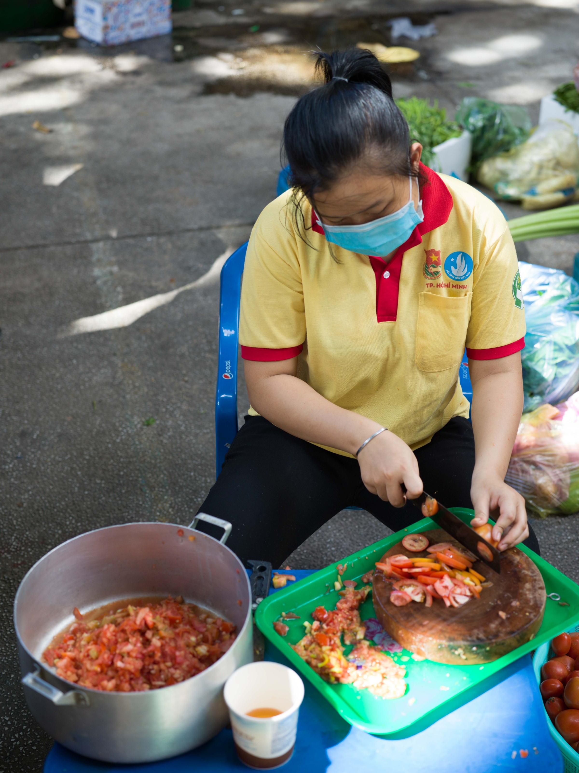 nhóm TNV tặng suất cơm miễn phí ảnh 6 nhom TNV tang suat com mien phi anh 6