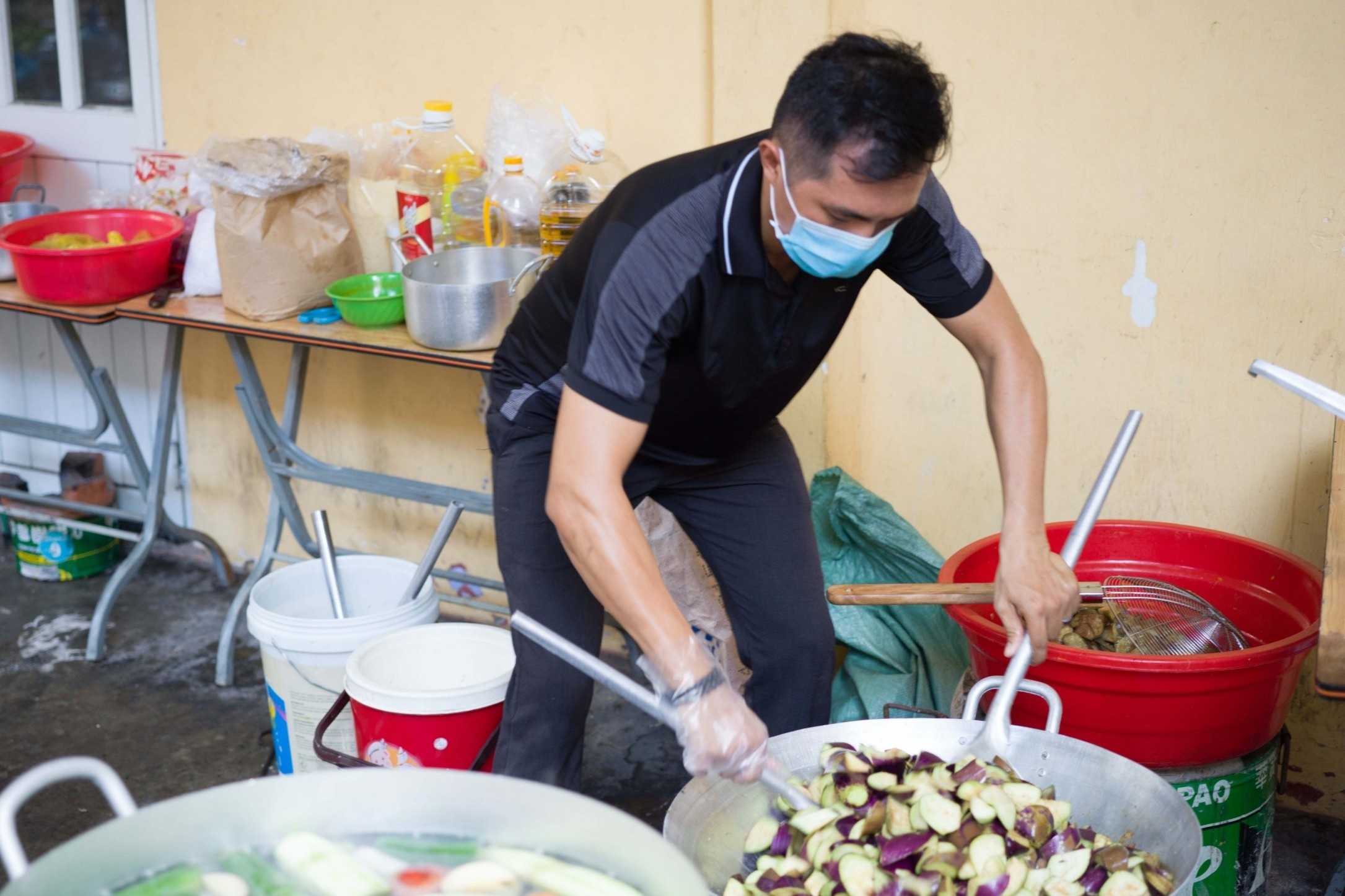 Khoang san dac biet trong nhung ngay TP.HCM gian cach xa hoi hinh anh