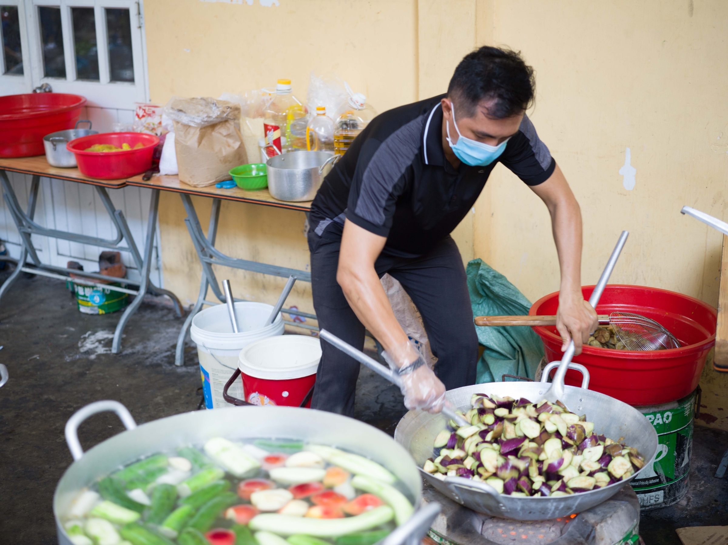 nhóm TNV tặng suất cơm miễn phí ảnh 10 nhom TNV tang suat com mien phi anh 10