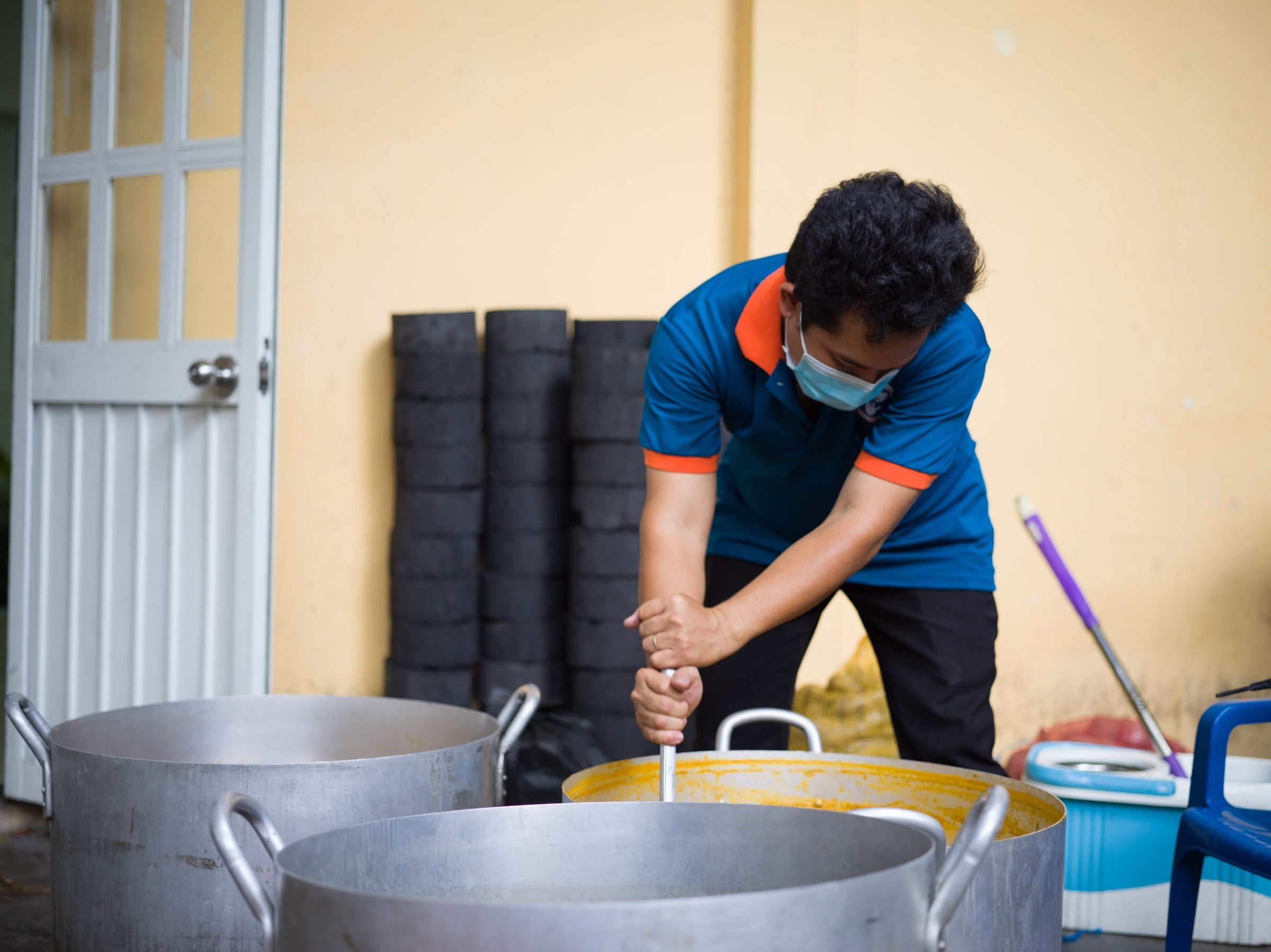 nhóm TNV tặng suất cơm miễn phí ảnh 4 nhom TNV tang suat com mien phi anh 4