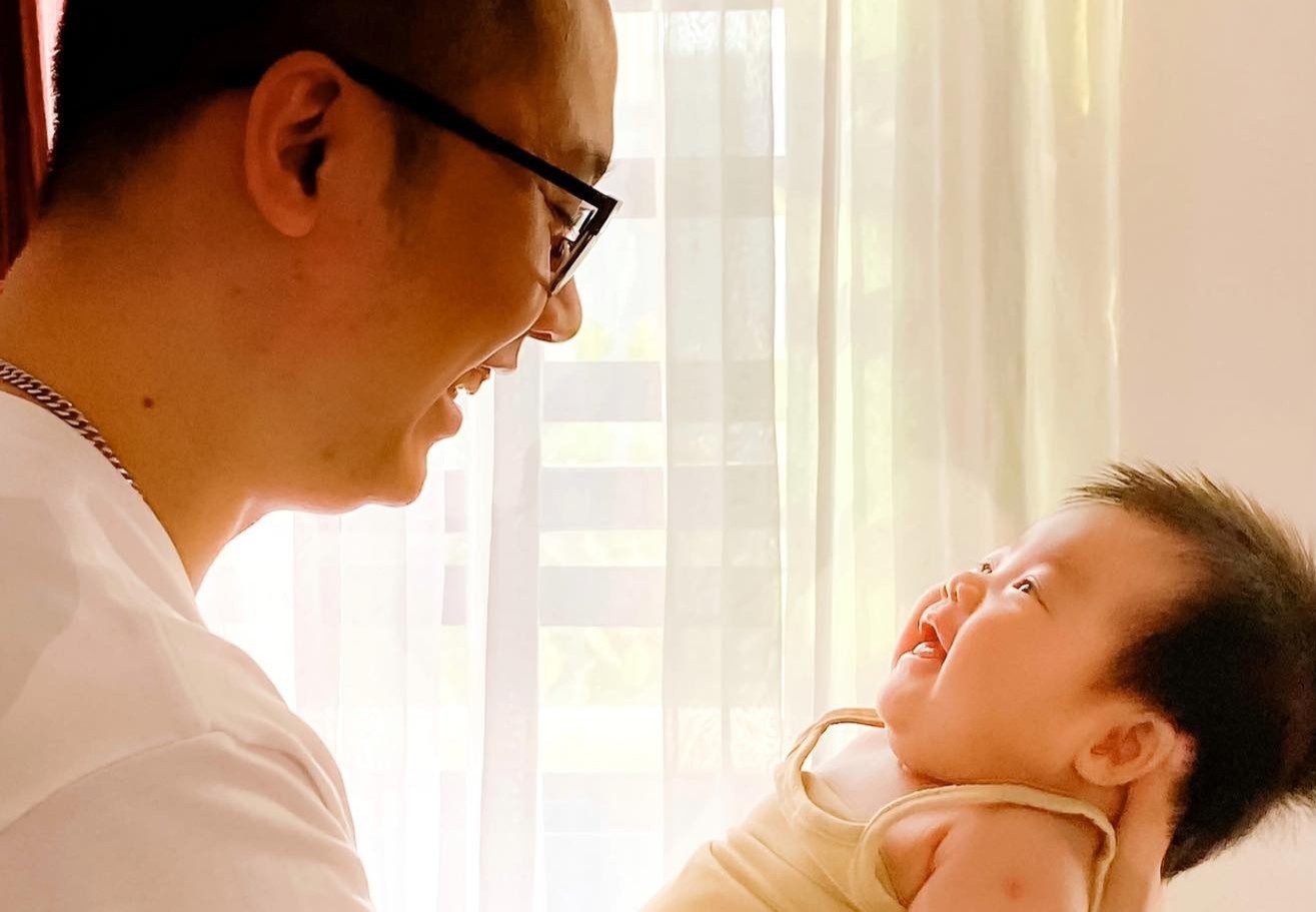 'Lan dau nhin con, biet minh da lam cha, toi cam dong roi nuoc mat' hinh anh