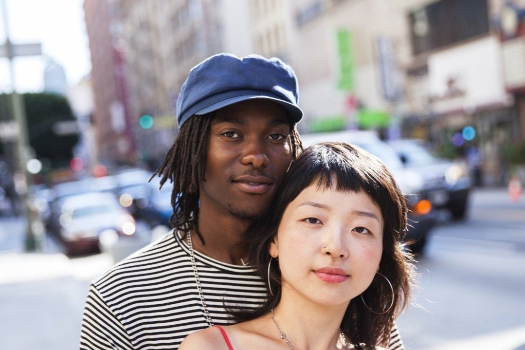 Tiem vaccine Covid-19 la tieu chuan moi trong viec hen ho o Hong Kong hinh anh