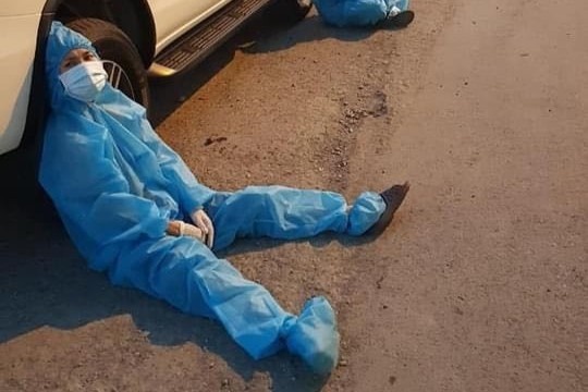 Cu dan khu phong toa o TP.HCM lap doi van chuyen, nuoi nhau trong dich hinh anh