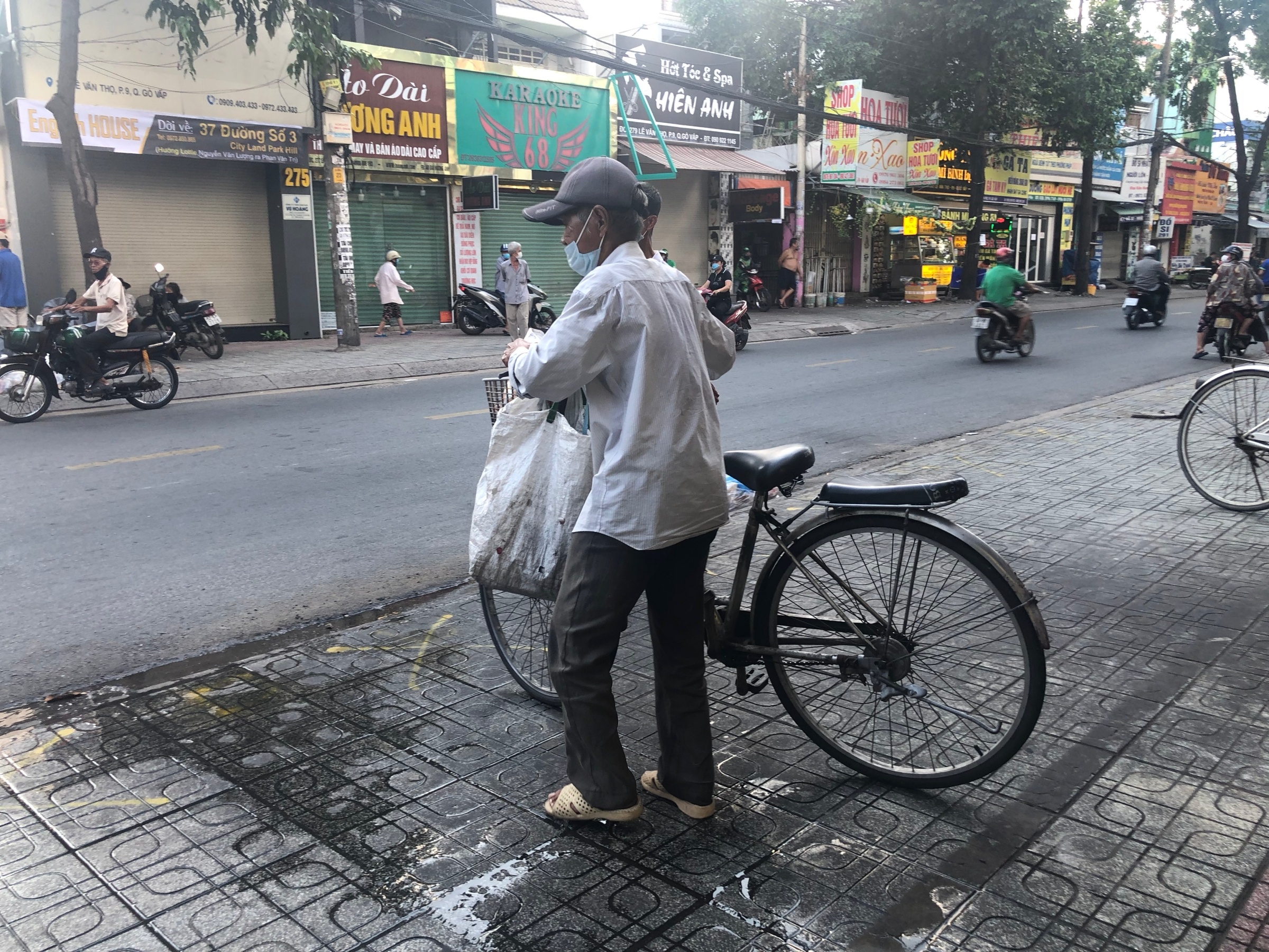 Việt kiều tặng cơm miễn phí ở TP.HCM ảnh 2 Viet kieu tang com mien phi o TP.HCM anh 2