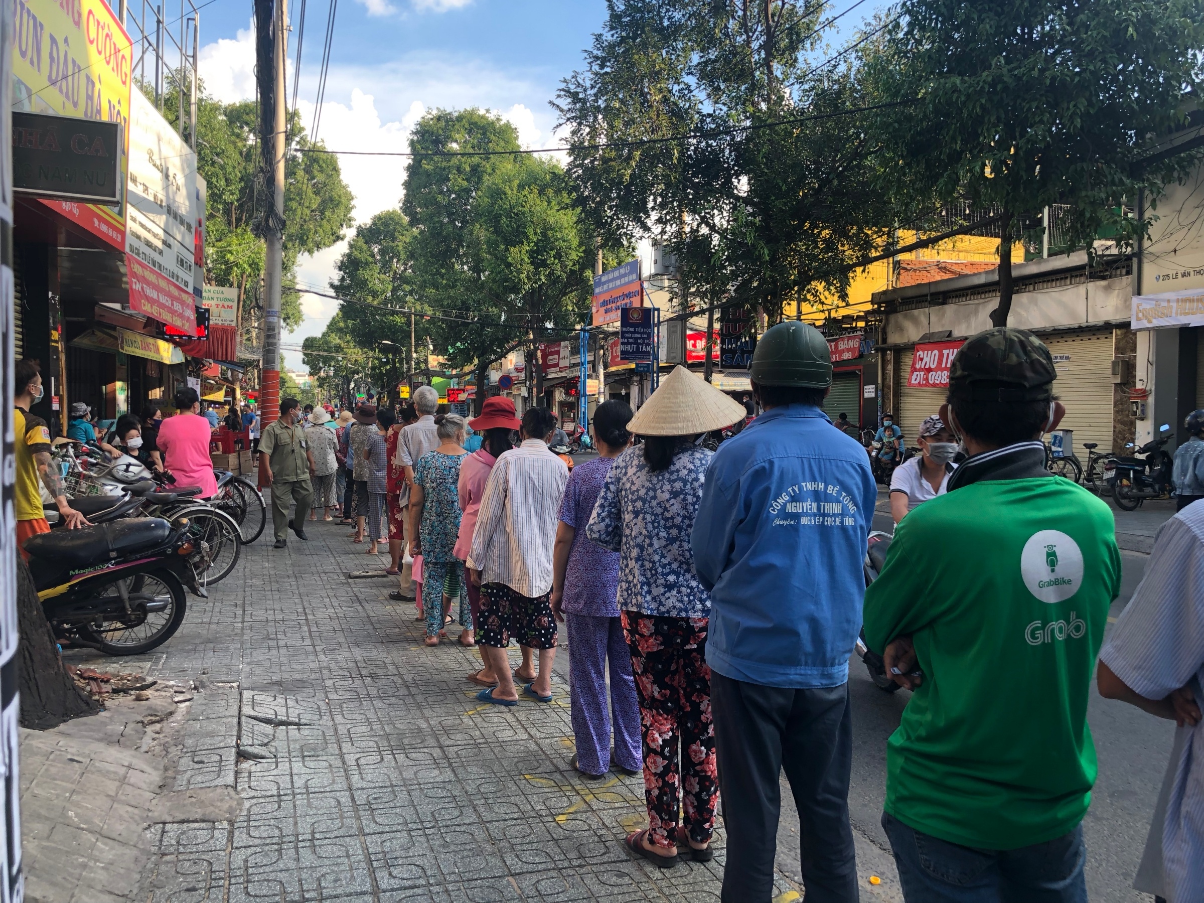 Việt kiều tặng cơm miễn phí ở TP.HCM ảnh 4 Viet kieu tang com mien phi o TP.HCM anh 4