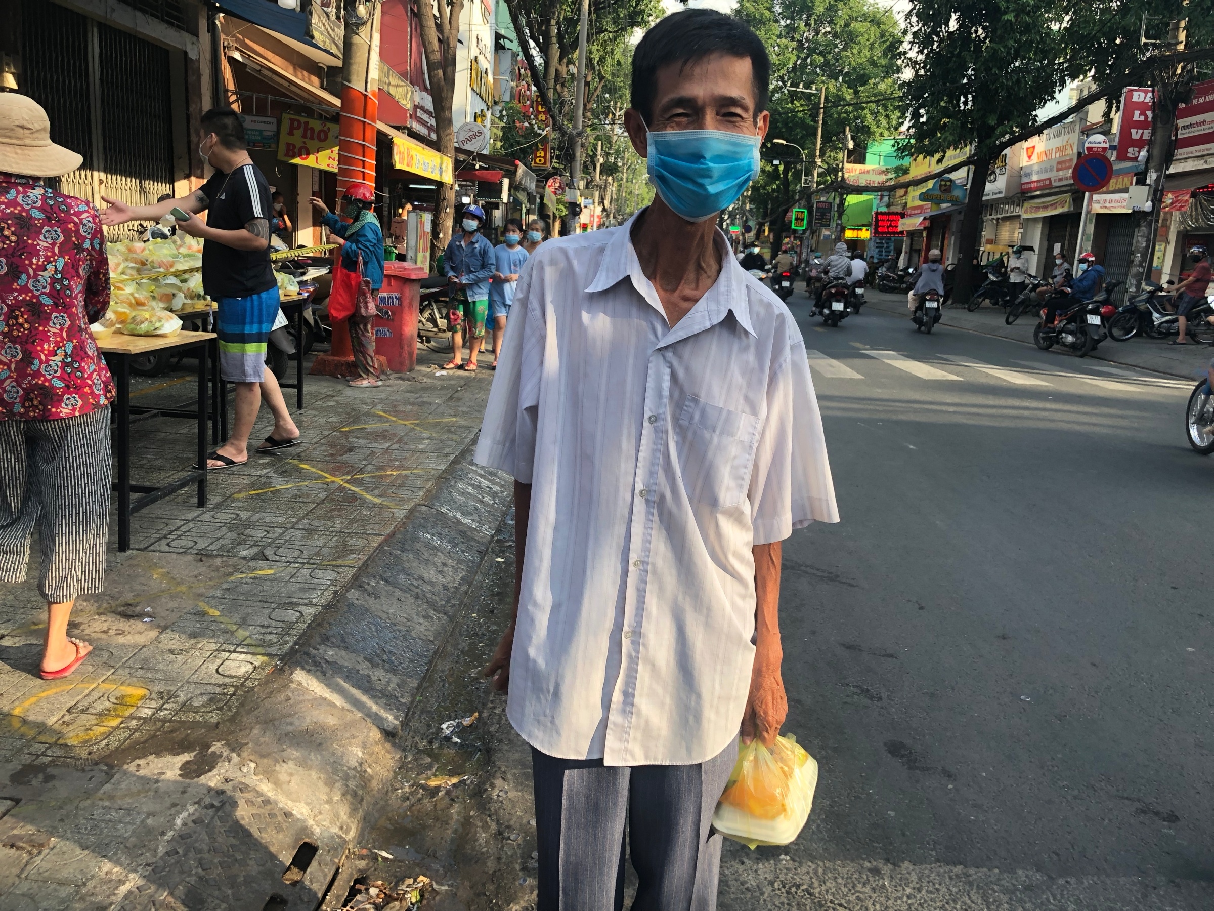 Việt kiều tặng cơm miễn phí ở TP.HCM ảnh 6 Viet kieu tang com mien phi o TP.HCM anh 6