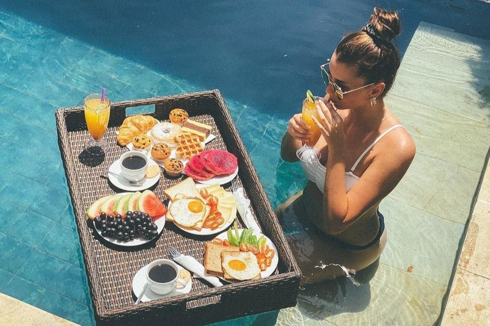 Nhieu quoc gia chi thich du khach nha giau hinh anh