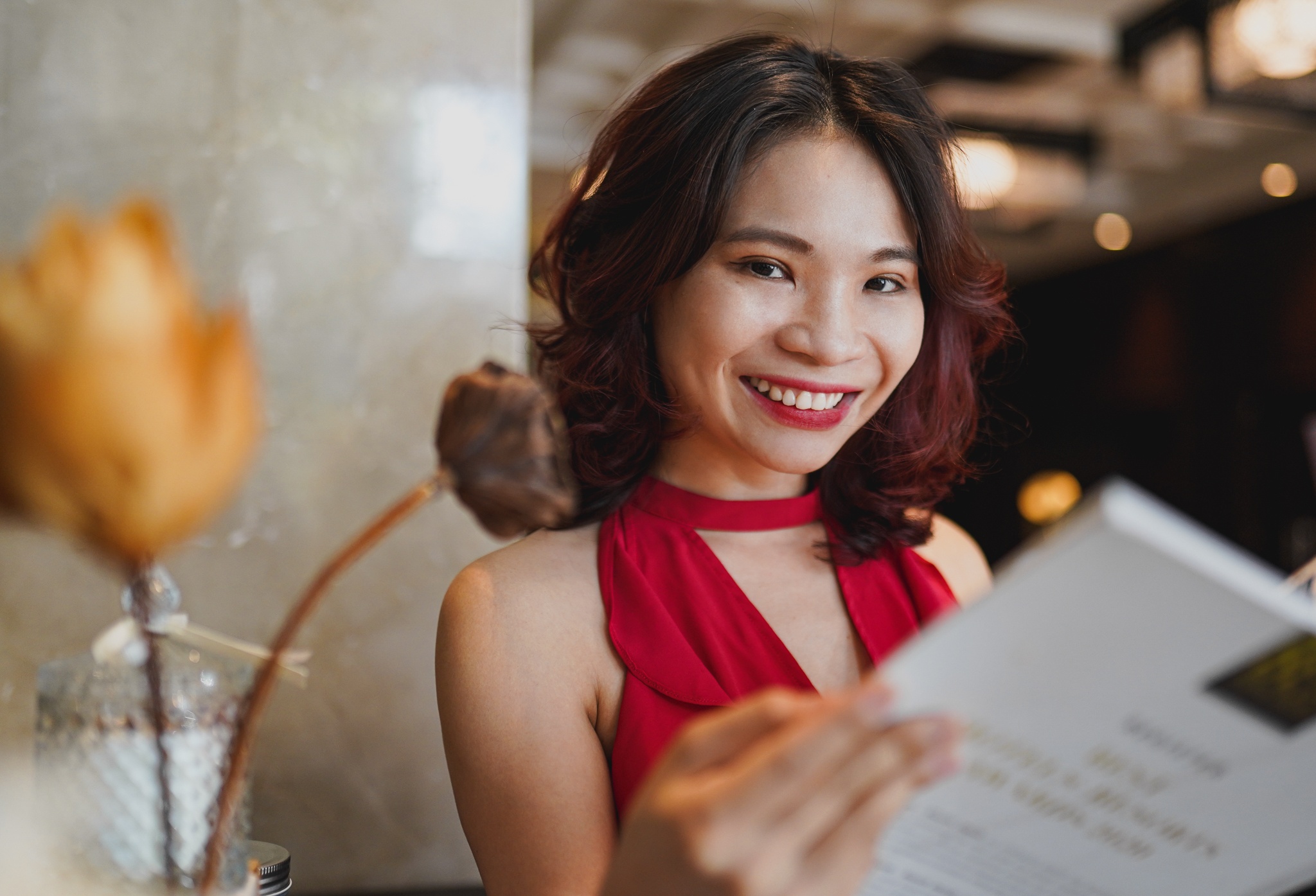 Nhieu ban tre giam 2/3 chi tieu nho o nha, gian cach xa hoi hinh anh