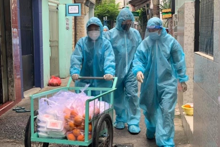 Toi tan noi tang com de nguoi ngheo khong can ra duong xep hang hinh anh