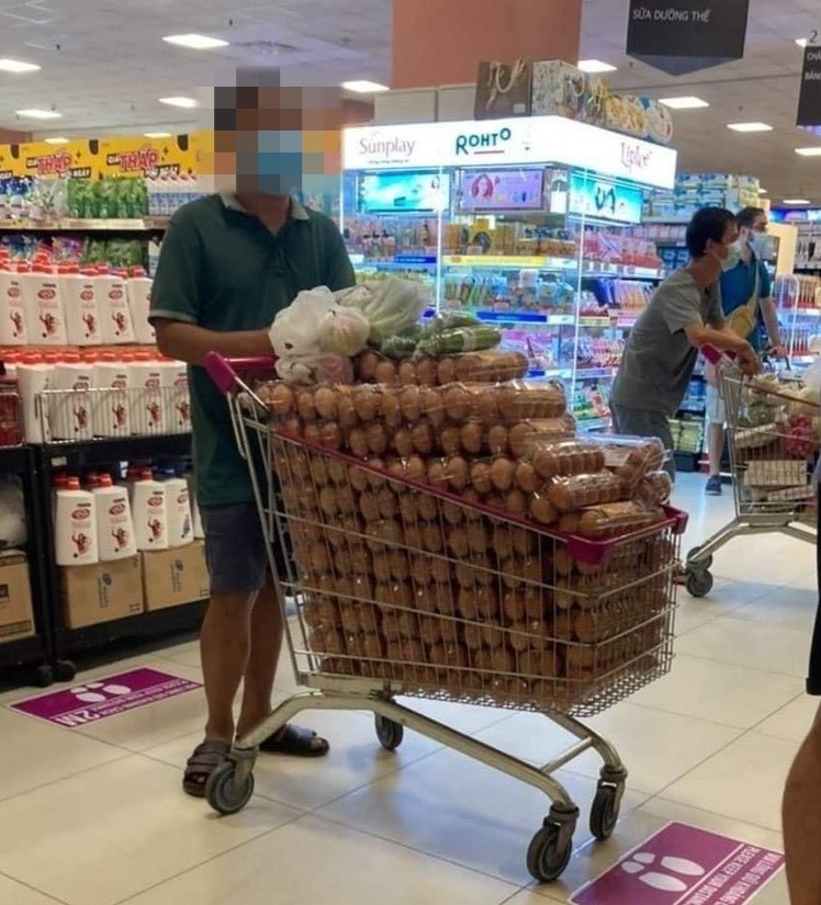 Nguoi dan ong mua nhieu trung ga anh 1