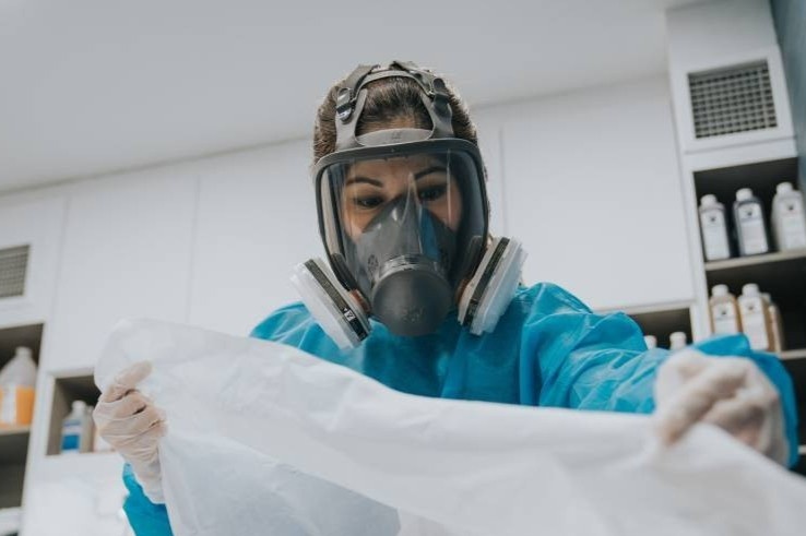 Nhung co gai 'chi muon lam viec voi nguoi da mat' o Singapore hinh anh