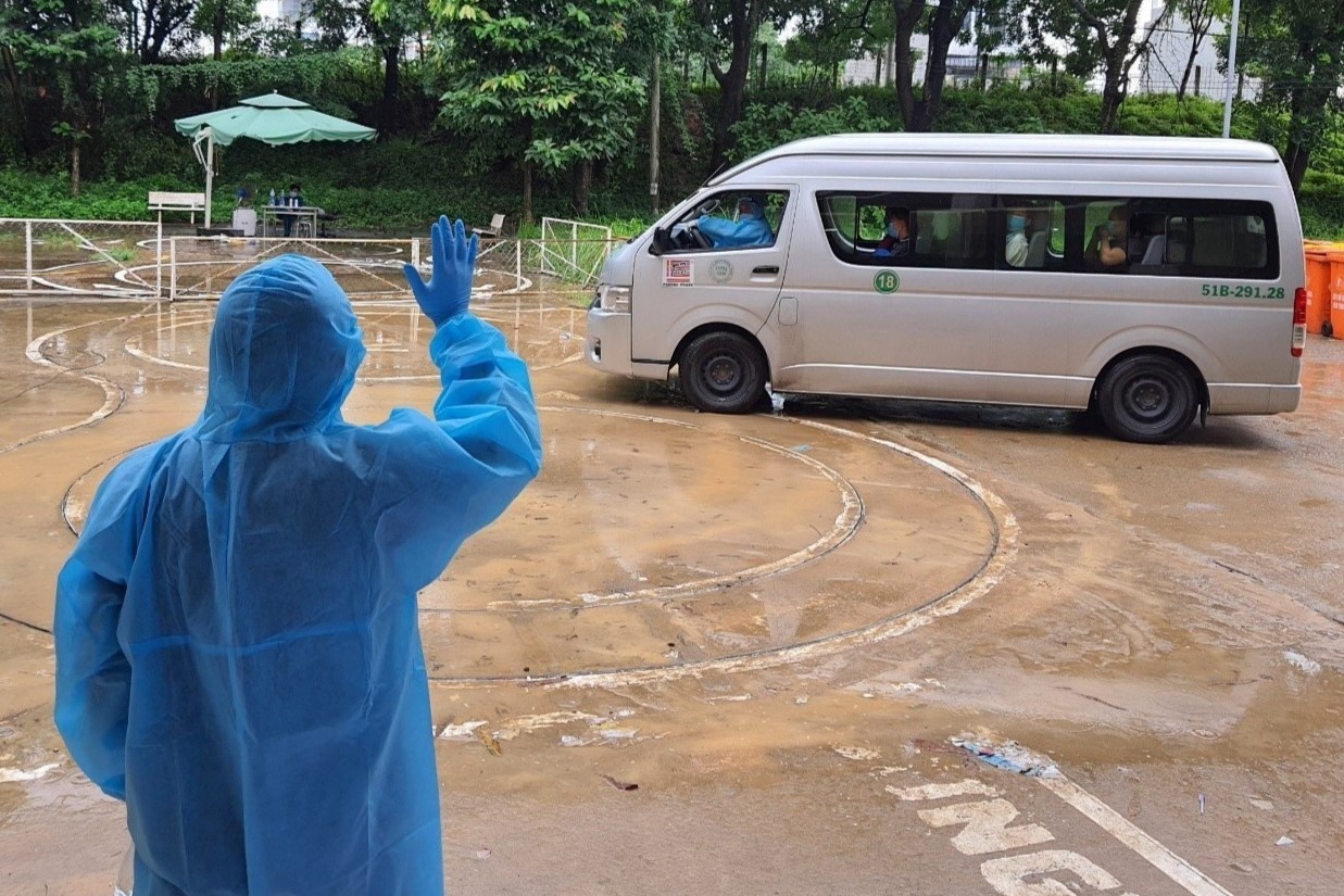 F0 o TP.HCM roi nuoc mat khi khoi benh, duoc tro ve nha hinh anh