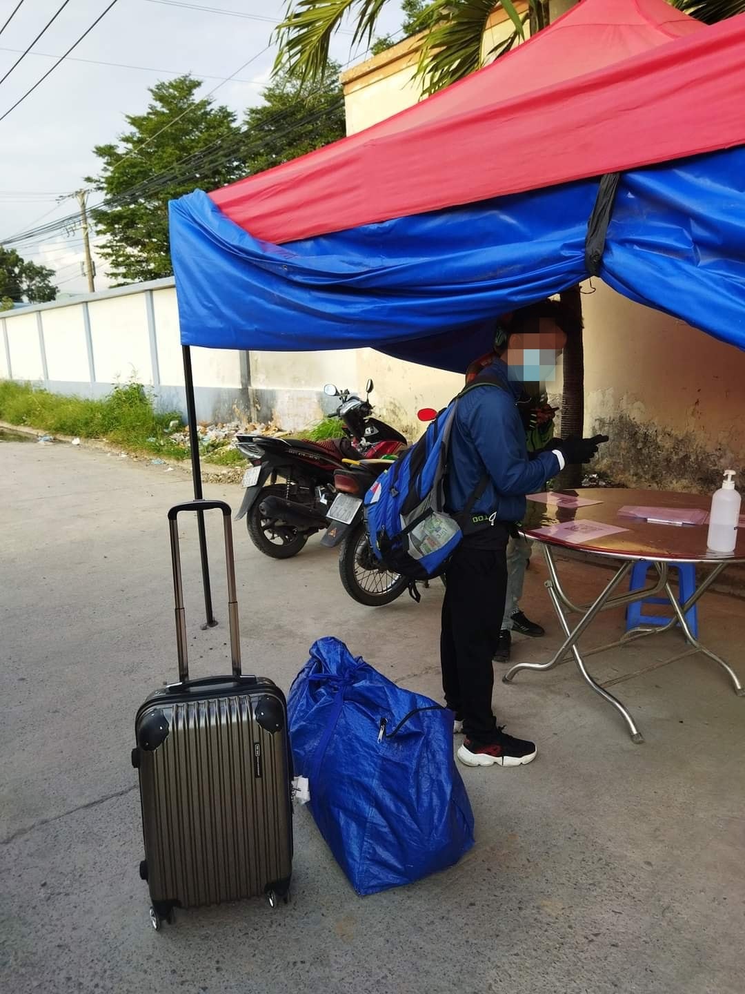 đi bộ từ TP.HCM về Huế ảnh 1 di bo tu TP.HCM ve Hue anh 1