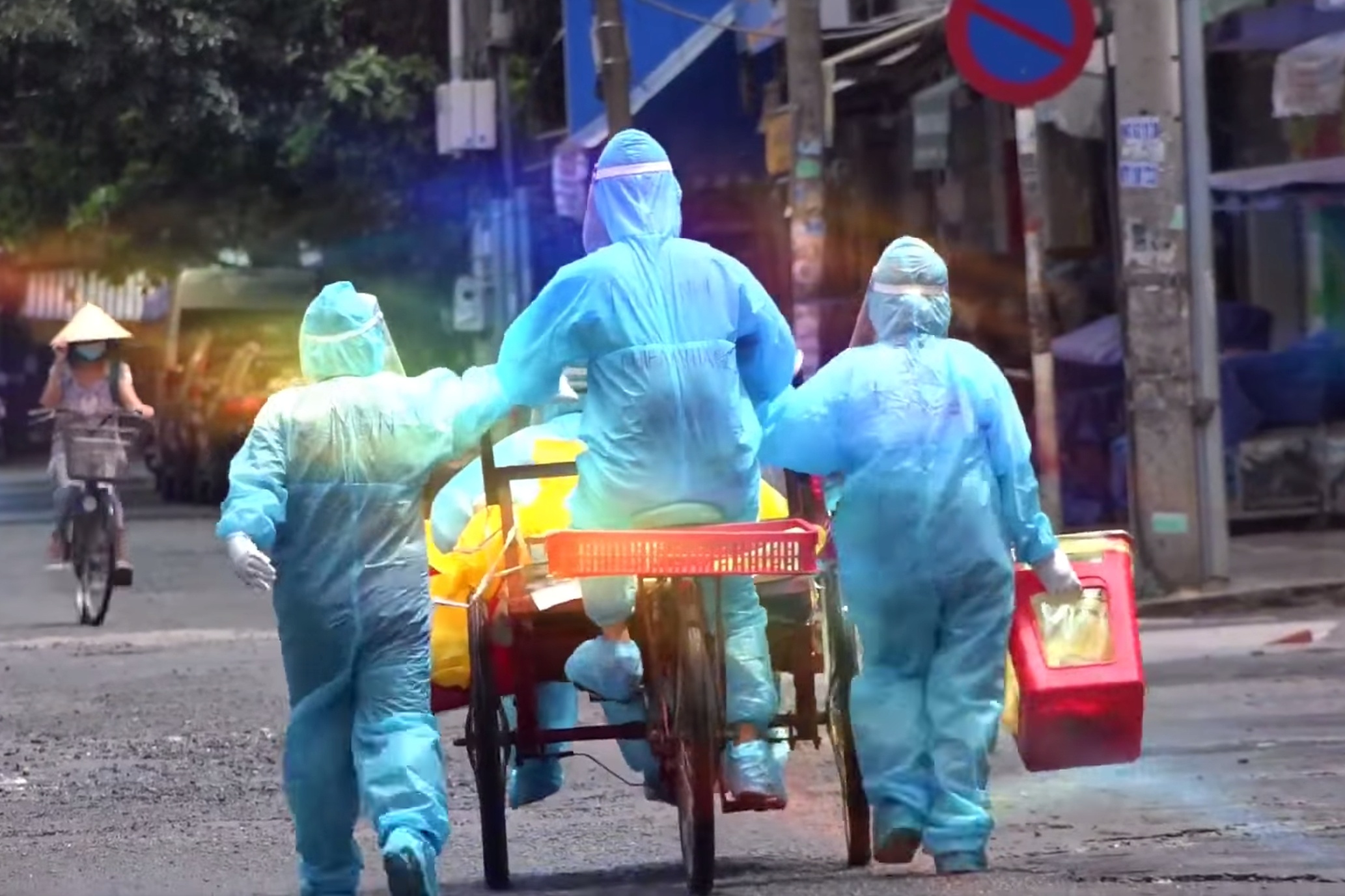 Chiec xe ba gac tu che cua nhan vien y te o TP.HCM hinh anh