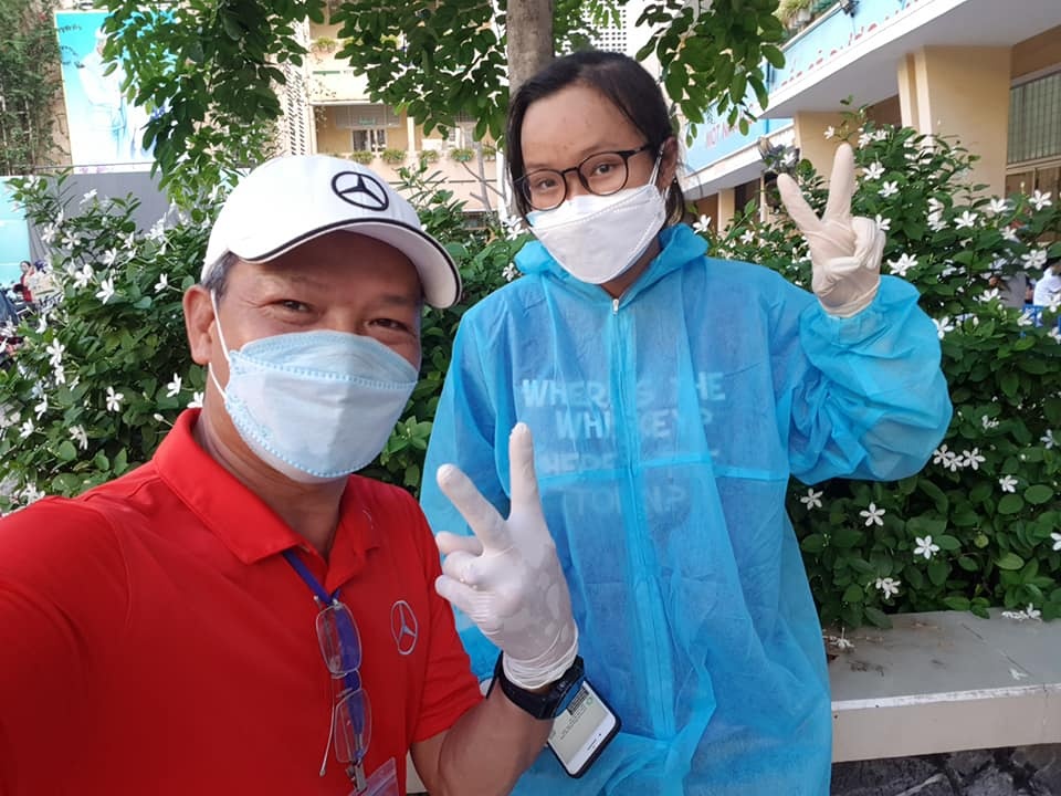 nữ sinh cùng gia đình chống dịch ảnh 1 nu sinh cung gia dinh chong dich anh 1