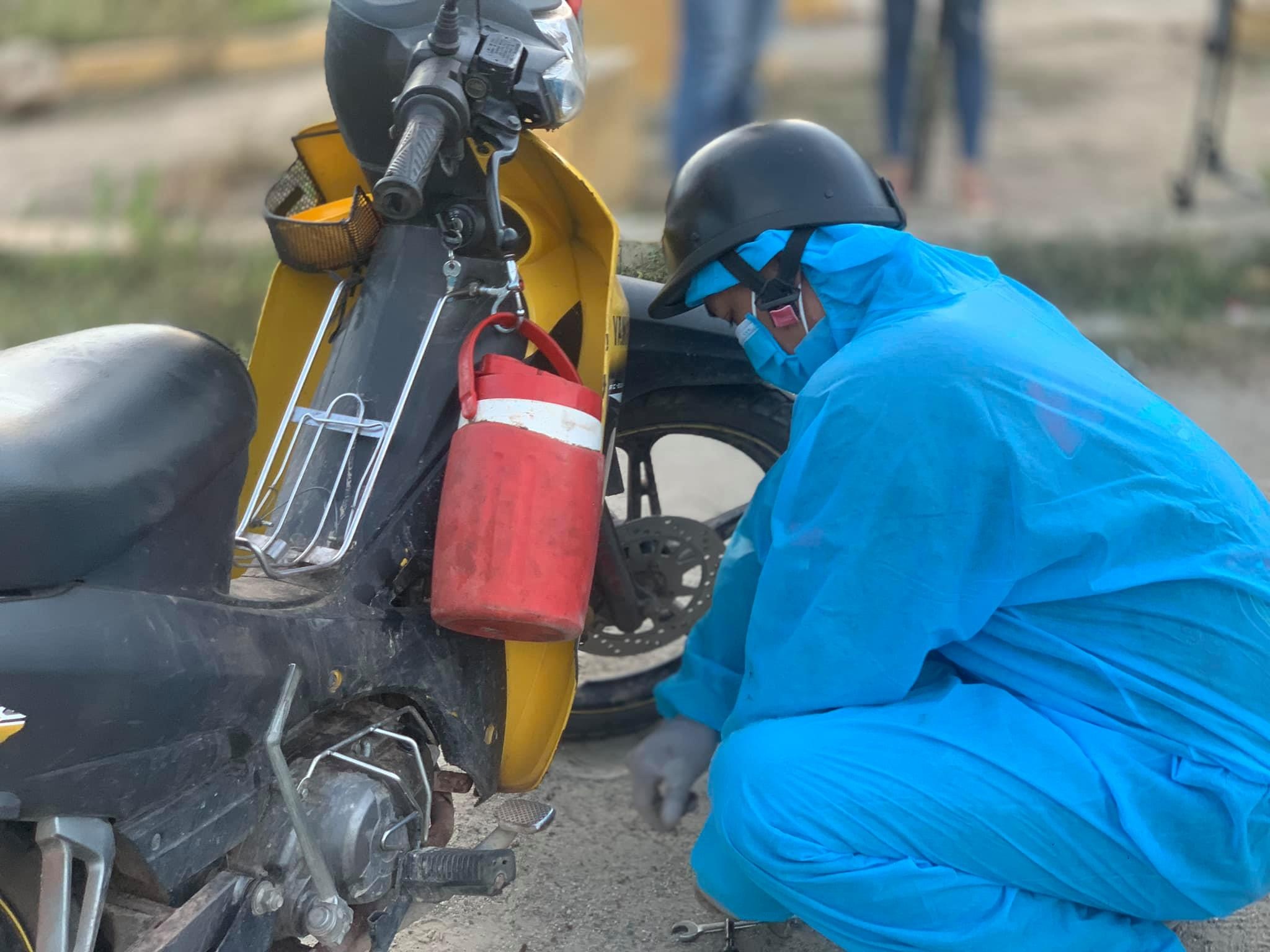 cứu hộ xe máy cho người dân hồi hương ảnh 2 cuu ho xe may cho nguoi dan hoi huong anh 2