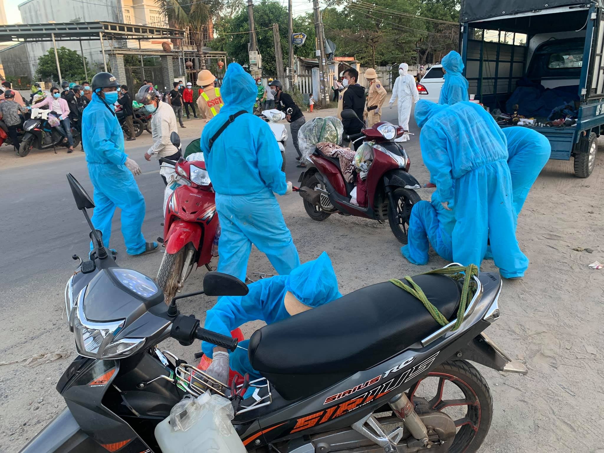 cứu hộ xe máy cho người dân hồi hương ảnh 3 cuu ho xe may cho nguoi dan hoi huong anh 3