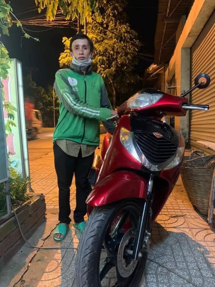 nam shipper duoc tang xe SH anh 2