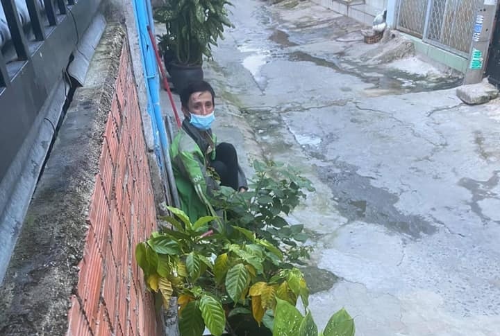 nam shipper duoc tang xe SH anh 1