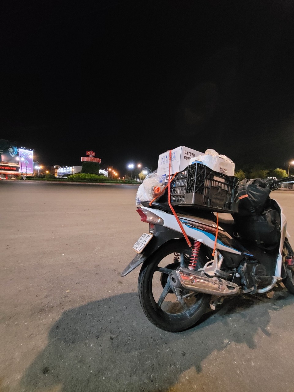 nam thanh nien ho tro may tho anh 4