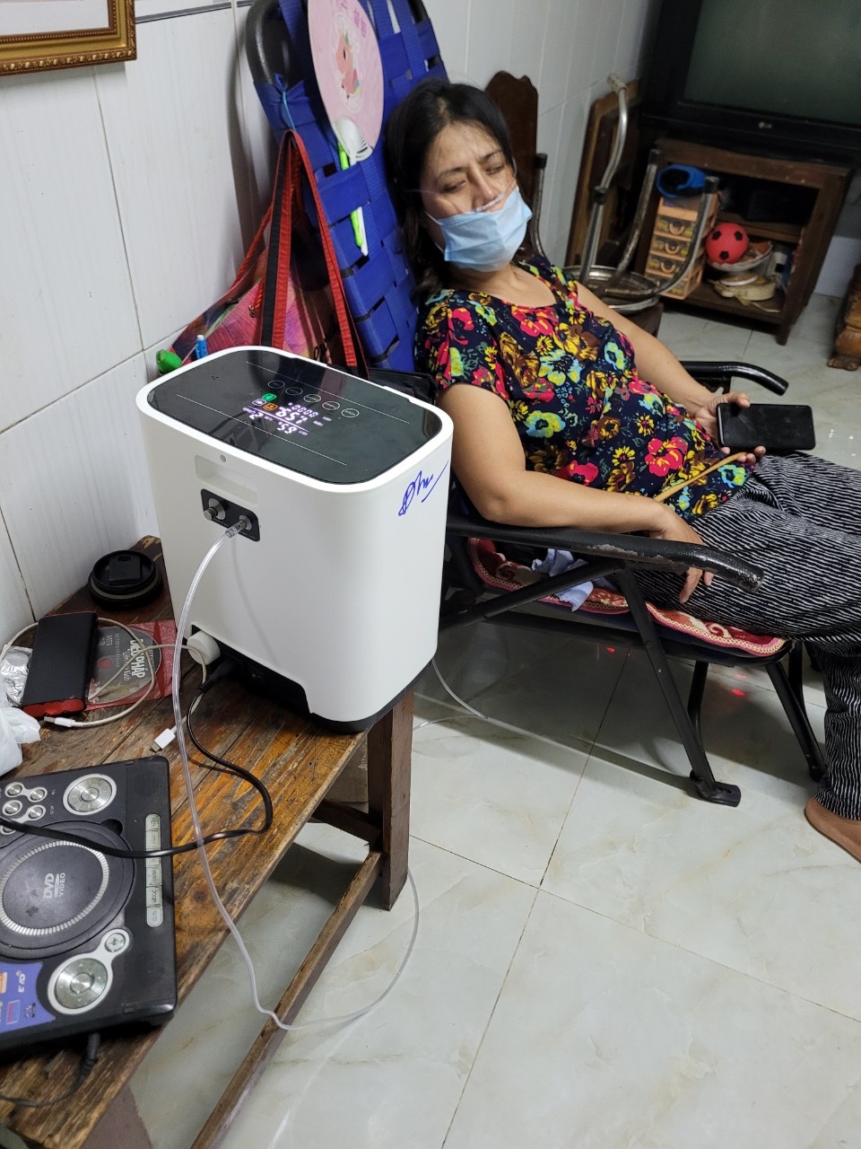 nam thanh niên hỗ trợ máy thở ảnh 3 nam thanh nien ho tro may tho anh 3