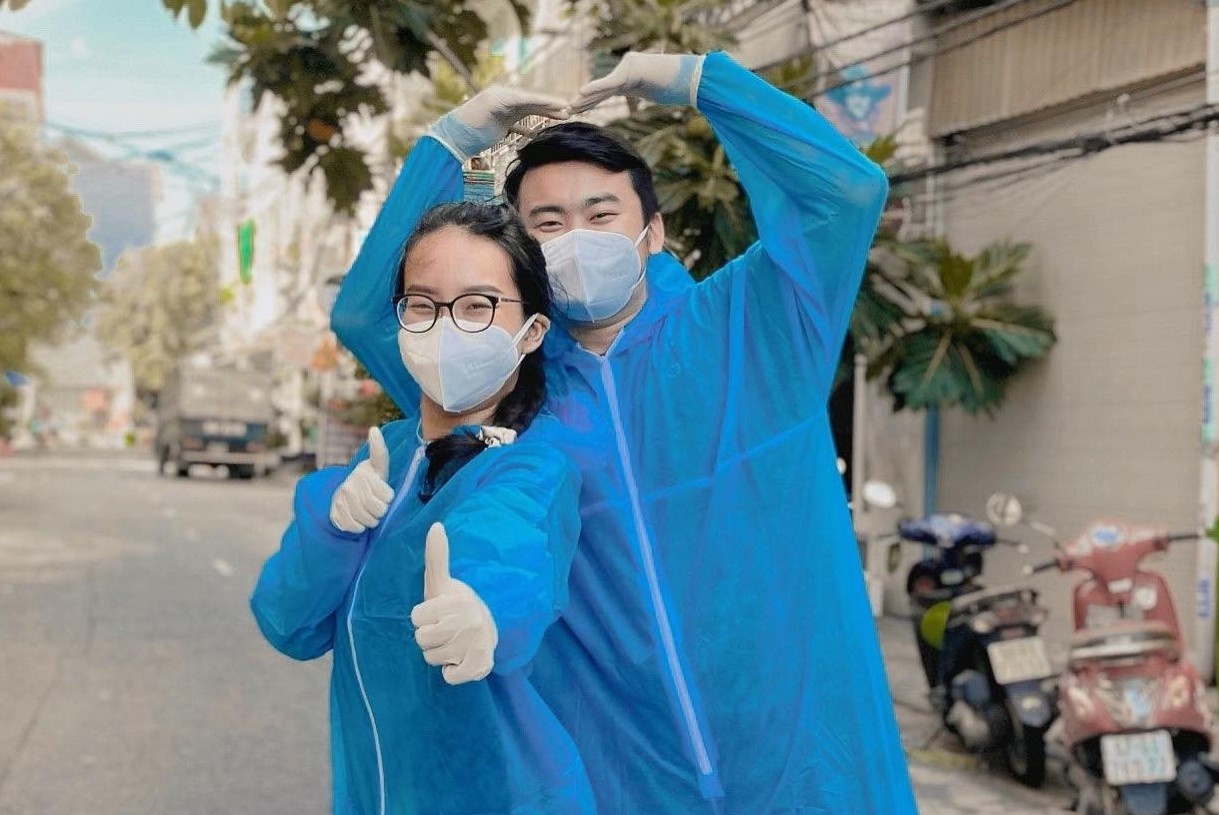 Doi tre ru nhau cung di chong dich o TP.HCM hinh anh