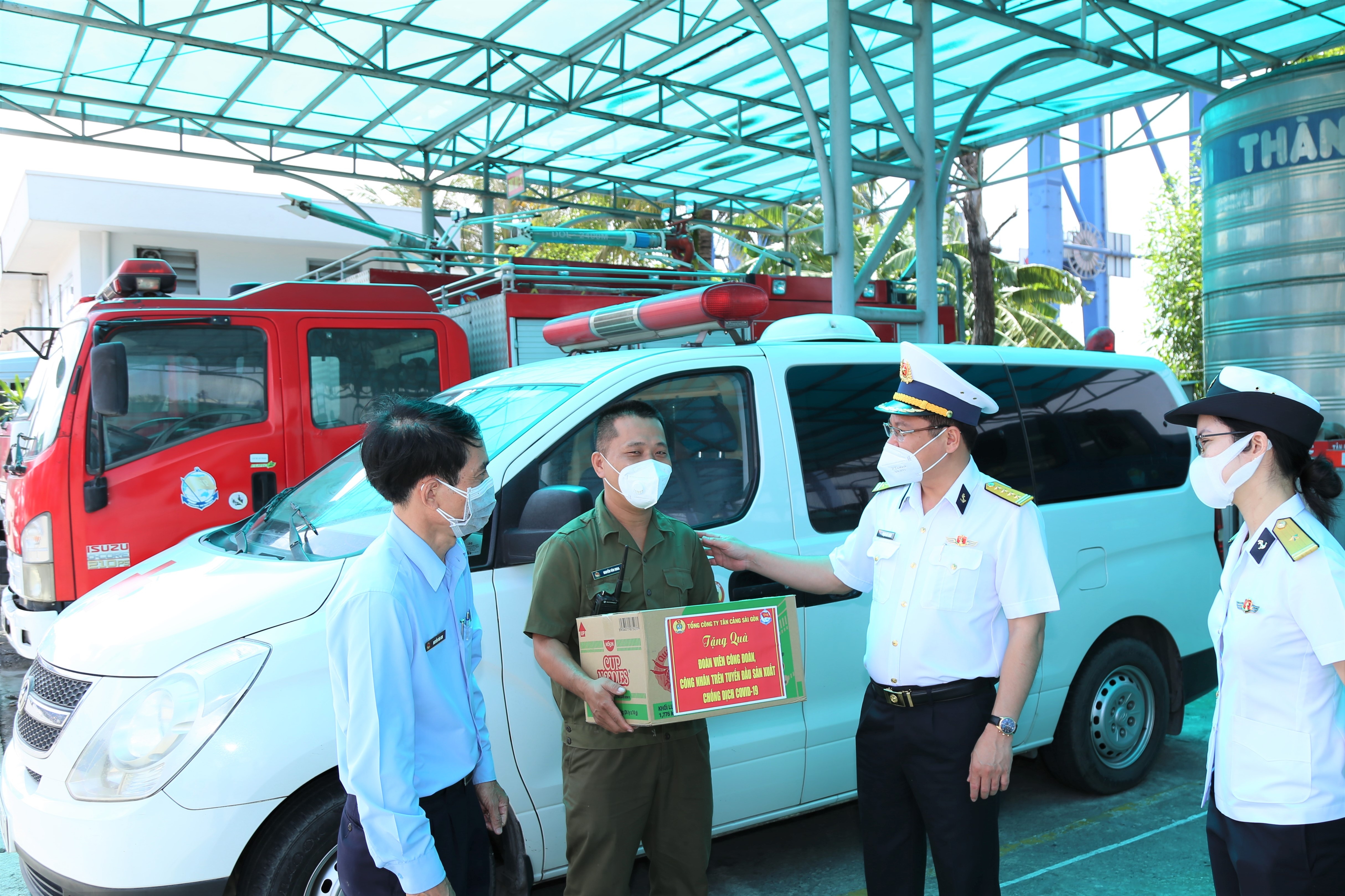 đội lái xe cứu thương Tân cảng ảnh 2 doi lai xe cuu thuong Tan cang anh 2