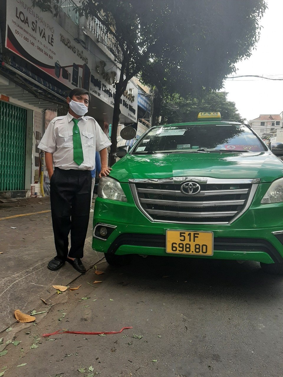 Sản phụ sinh con trên taxi ảnh 1 San phu sinh con tren taxi anh 1