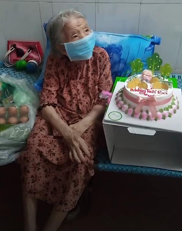 con lam banh sinh nhat tu rau cu tang me anh 2