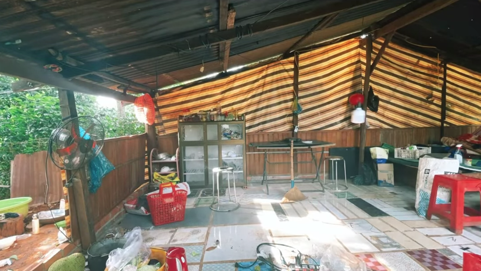 tu cach ly tren ray anh 2