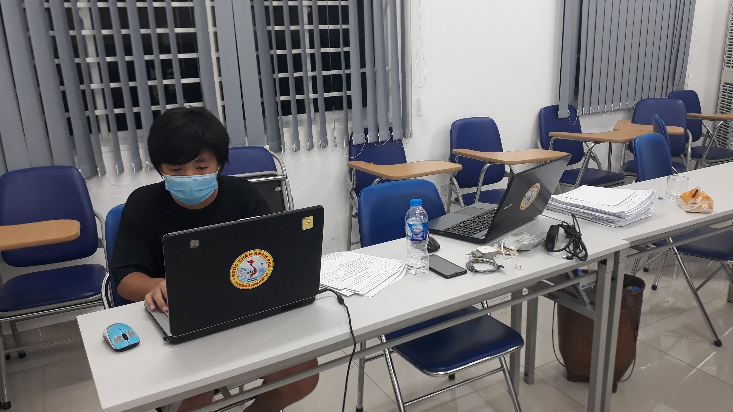 thầy giáo đi chống dịch ảnh 5 thay giao di chong dich anh 5