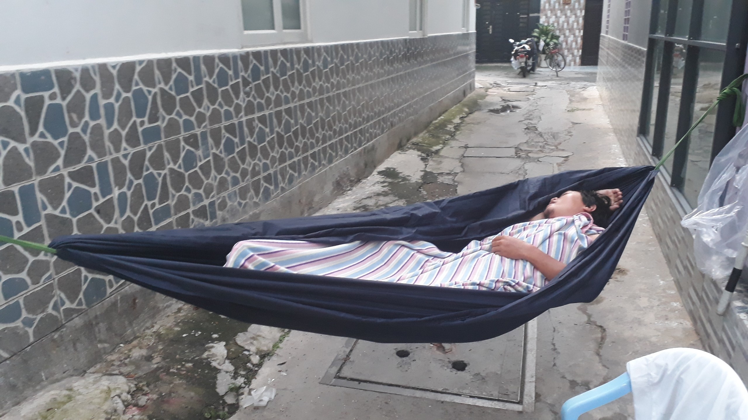 thầy giáo đi chống dịch ảnh 2 thay giao di chong dich anh 2