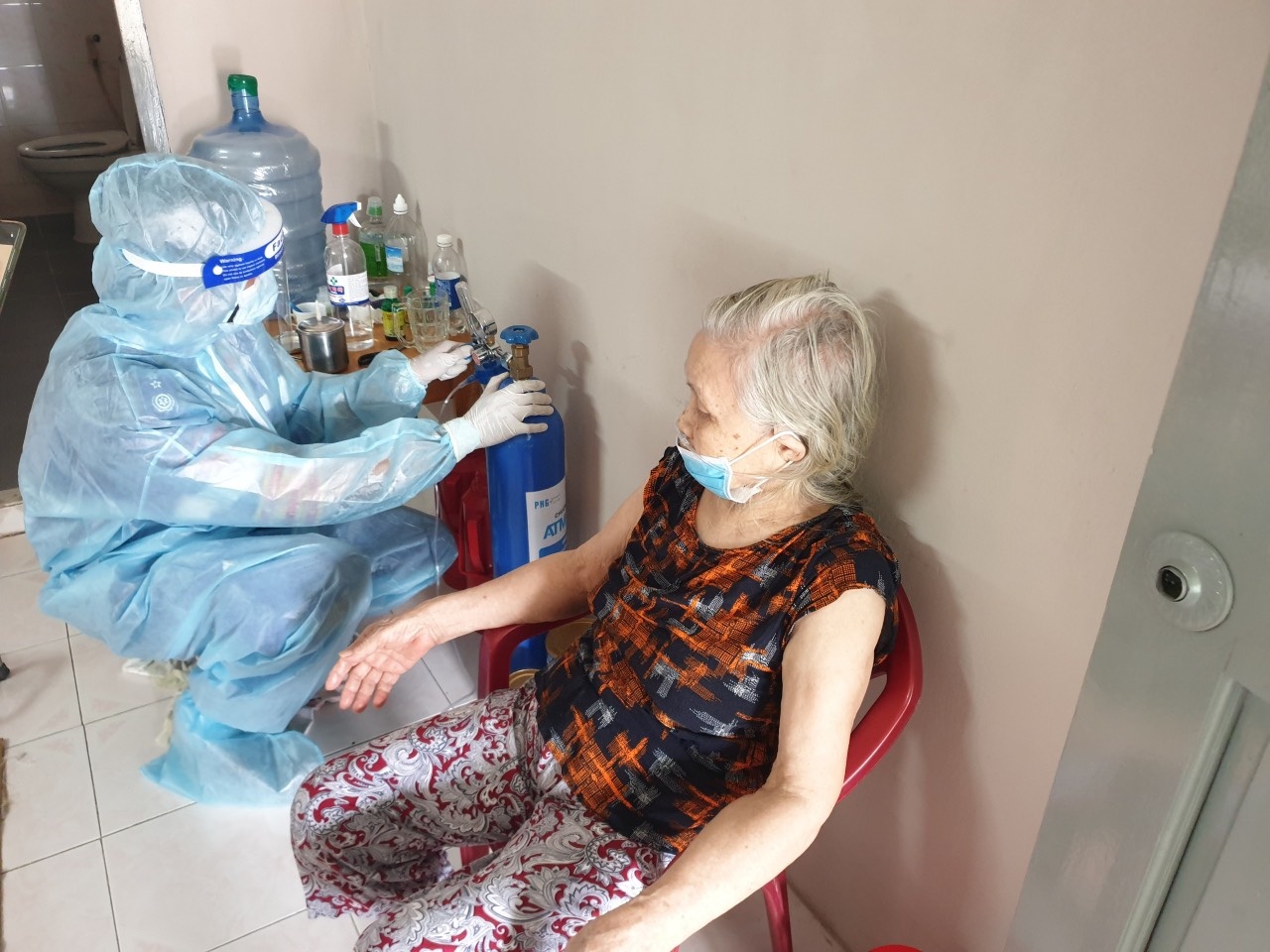 ATM Oxy thieu hut vo binh anh 1