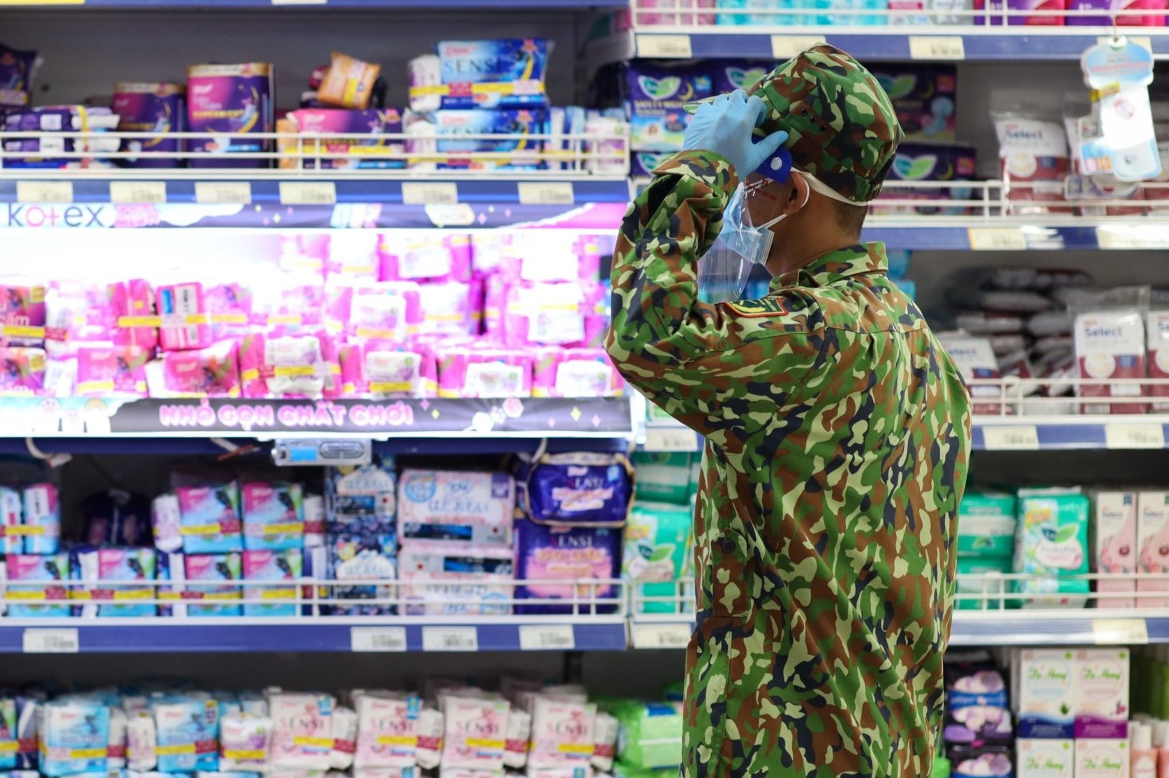 Chien si di cho giup F0 nhan nhieu quan tam tu cong dong hinh anh