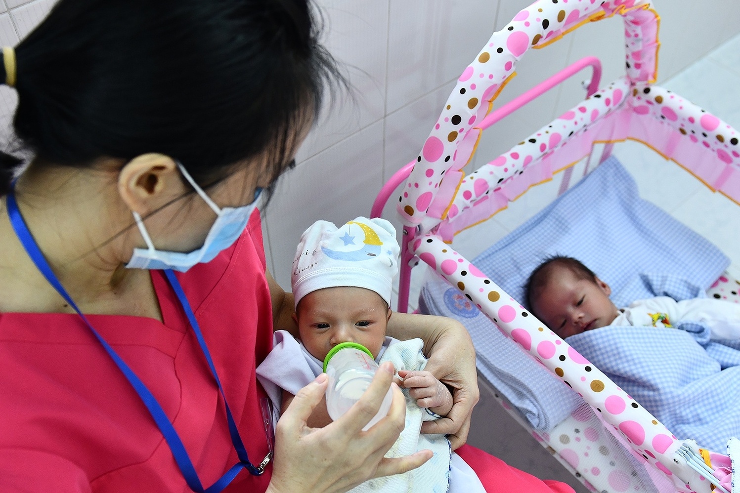 Gan 200 be so sinh cua san phu F0 tai TP.HCM duoc tang sua hinh anh