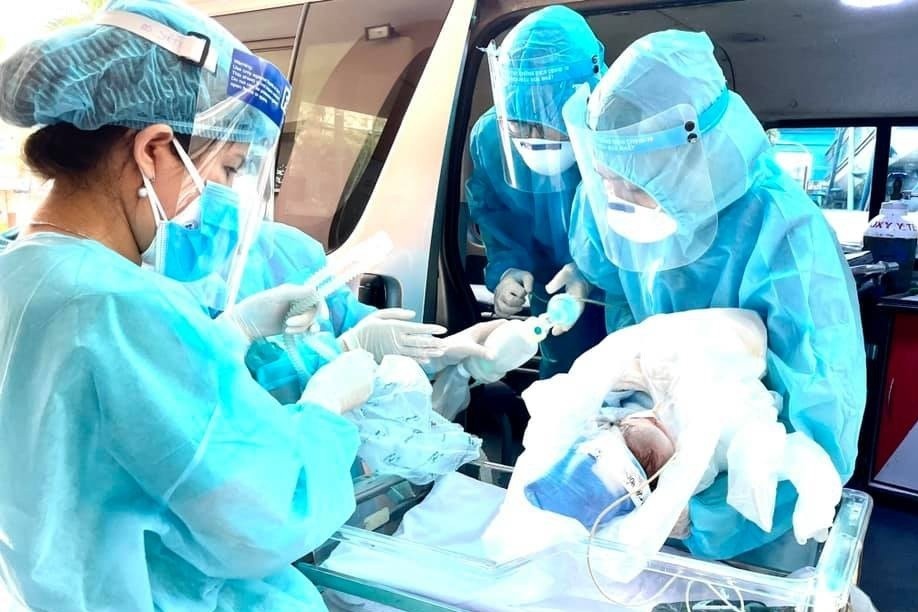 Ca mo ngat ngheo cuu san phu F0 va be so sinh tai TP.HCM hinh anh