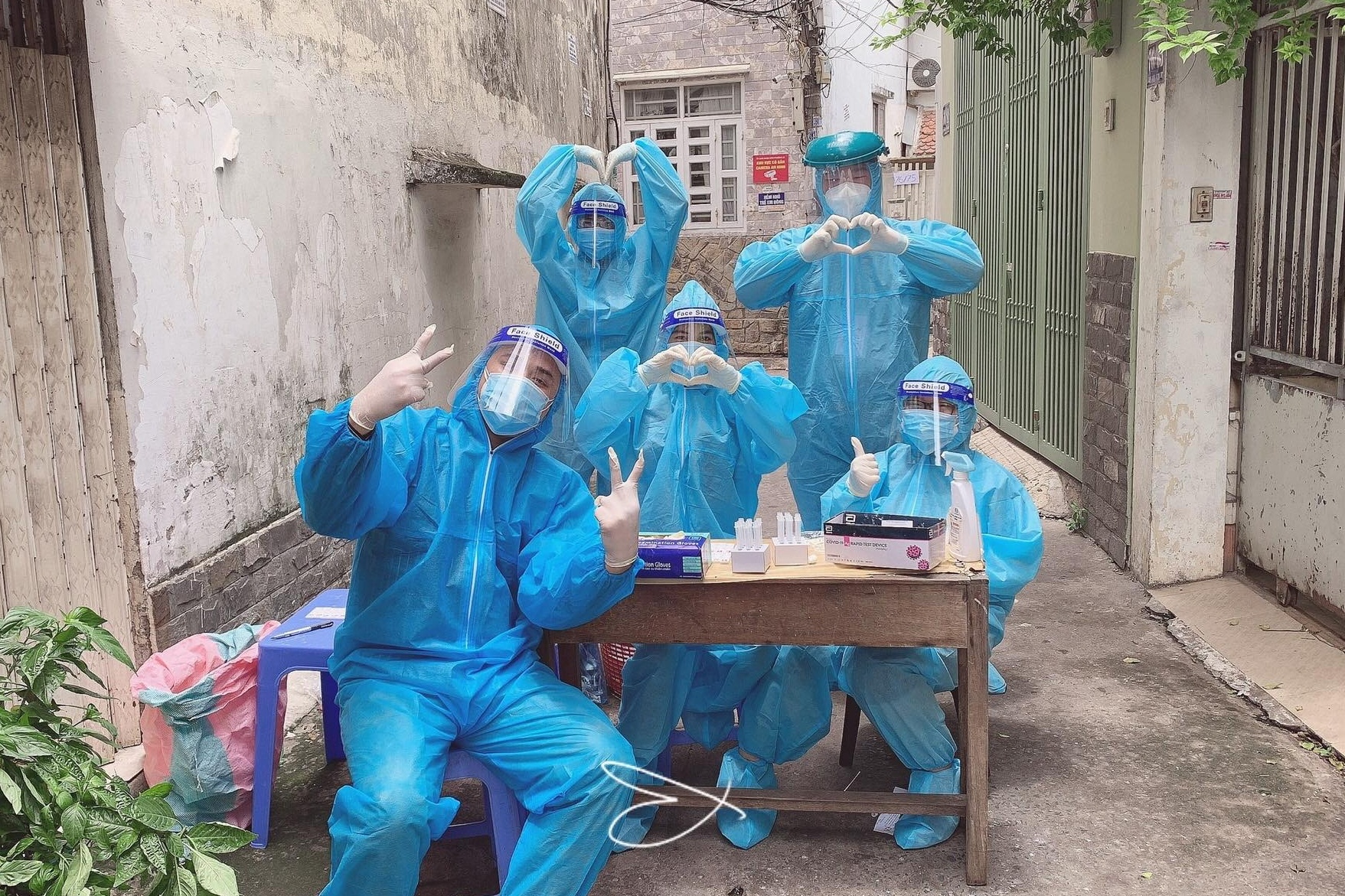 tiếp viên hàng không đi chống dịch ảnh 2 tiep vien hang khong di chong dich anh 2