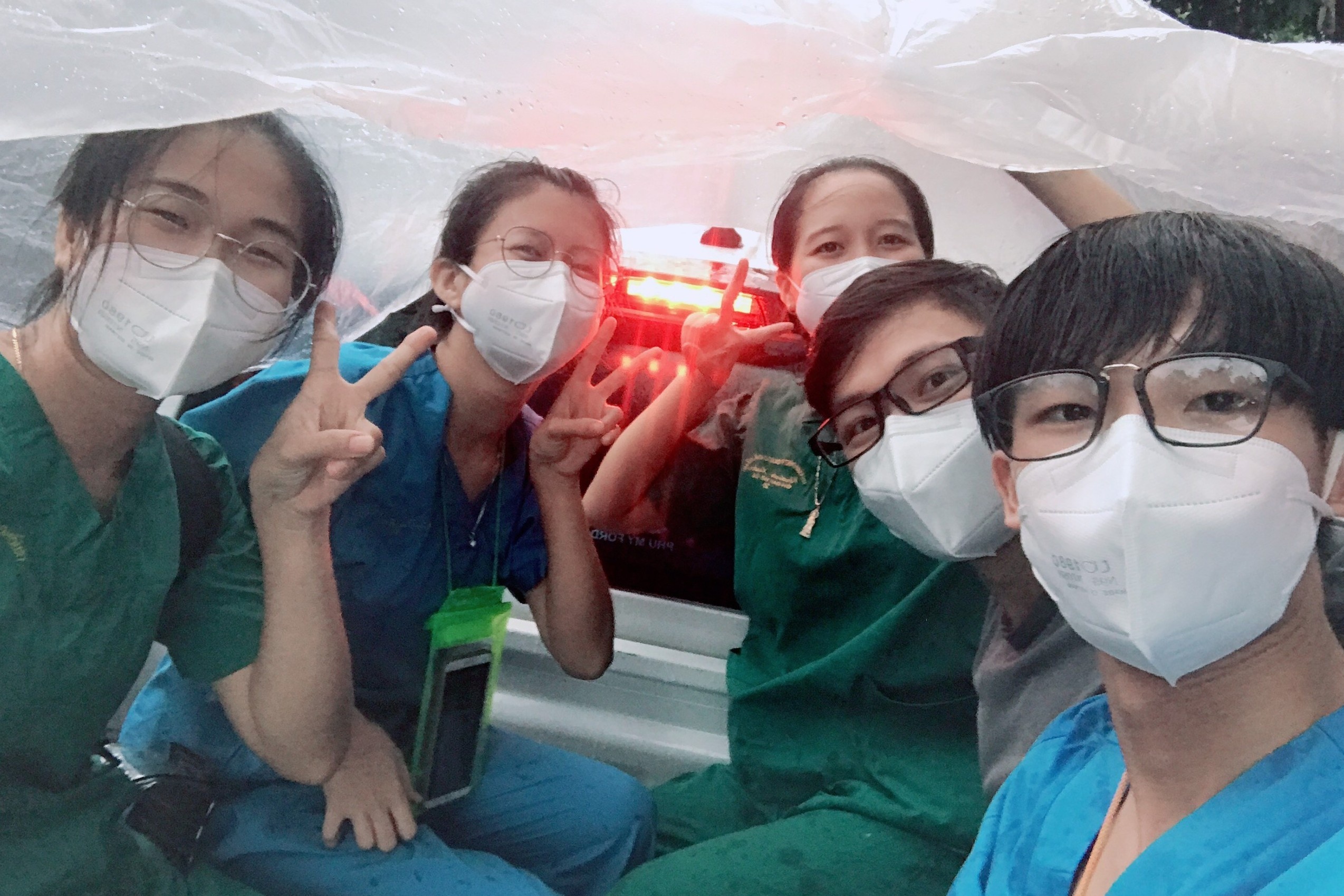 Xe 'mui tran' cua cac tinh nguyen vien tai TP.HCM hinh anh