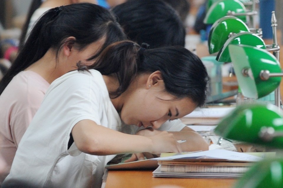 Gioi tre Trung Quoc khung hoang do ky vong cua cha me hinh anh