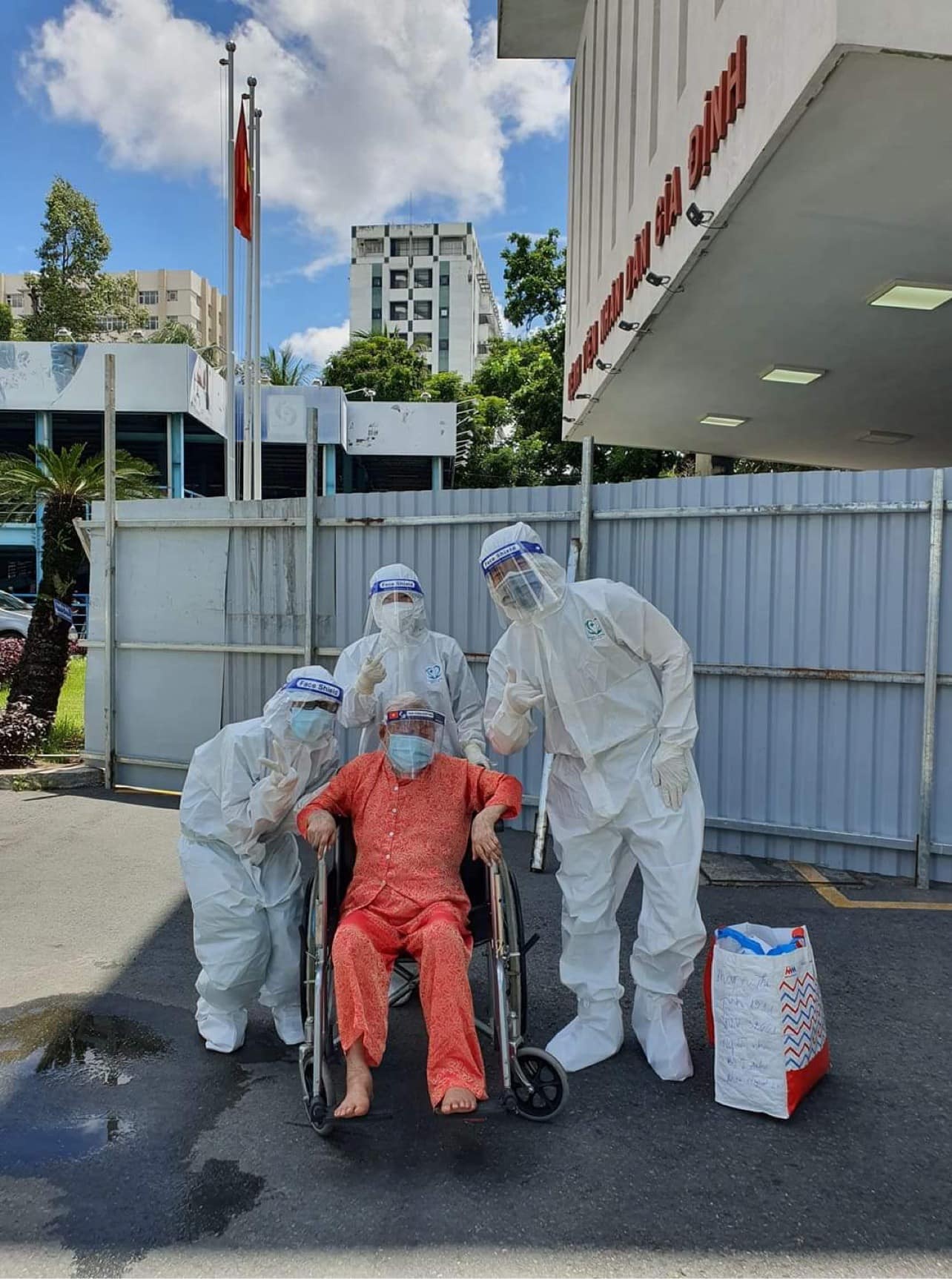 Cu ba 110 tuoi khoi Covid-19 anh 1