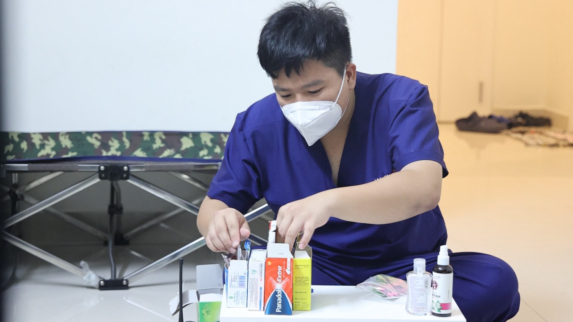bác sĩ chống dịch ảnh 2 bac si chong dich anh 2