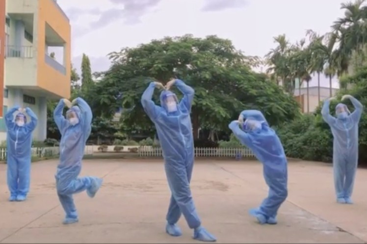 TNV o TP.HCM nhay mua trong gio giai lao hinh anh