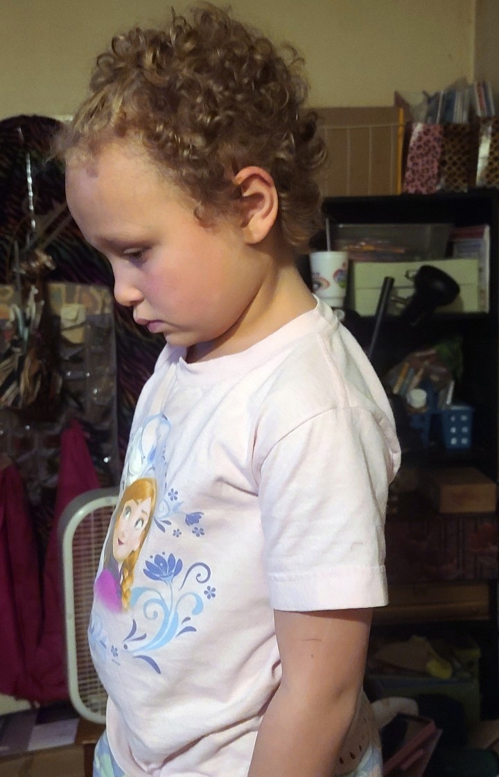 hoc sinh bi co giao cat toc anh 1