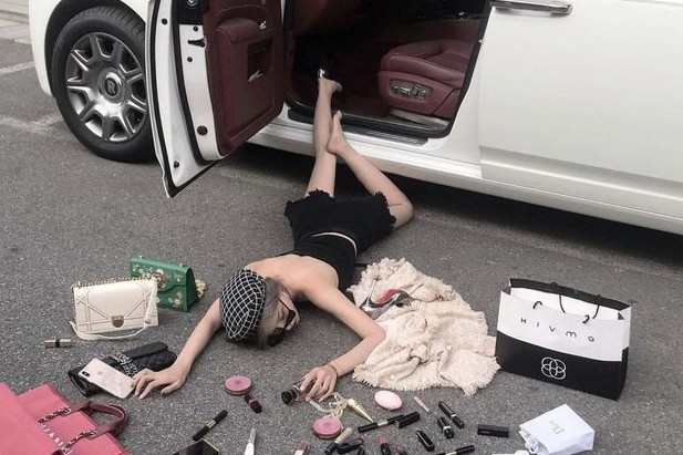 Tran lan video day gian lan va lam giau pham phap tren TikTok hinh anh