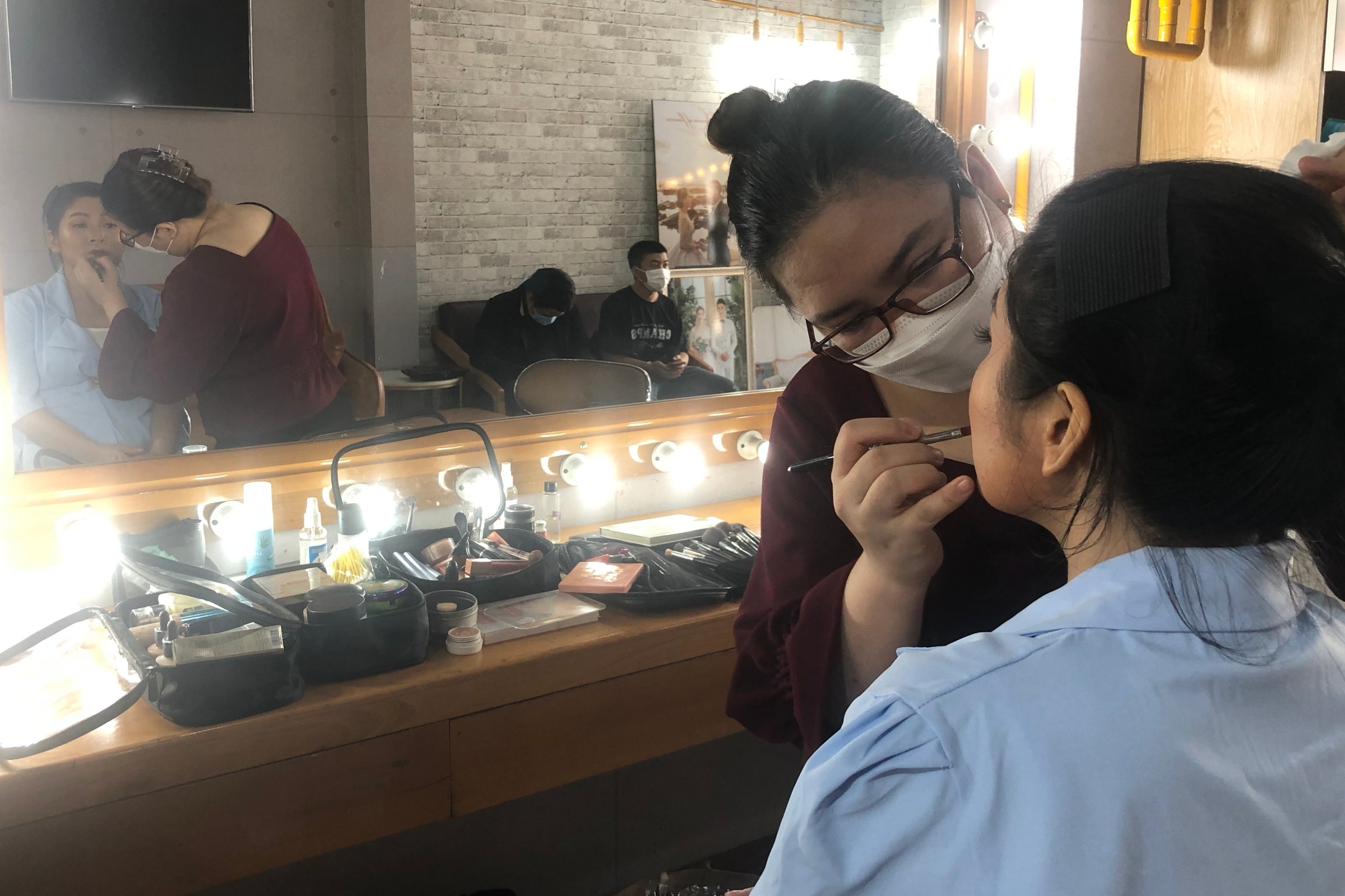 chup anh cuoi sau gian cach anh 2