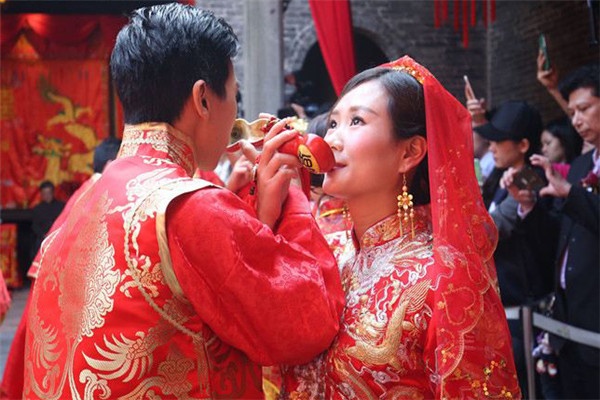 Tranh cai quan niem 'phu nu suoi am giuong' o Trung Quoc hinh anh