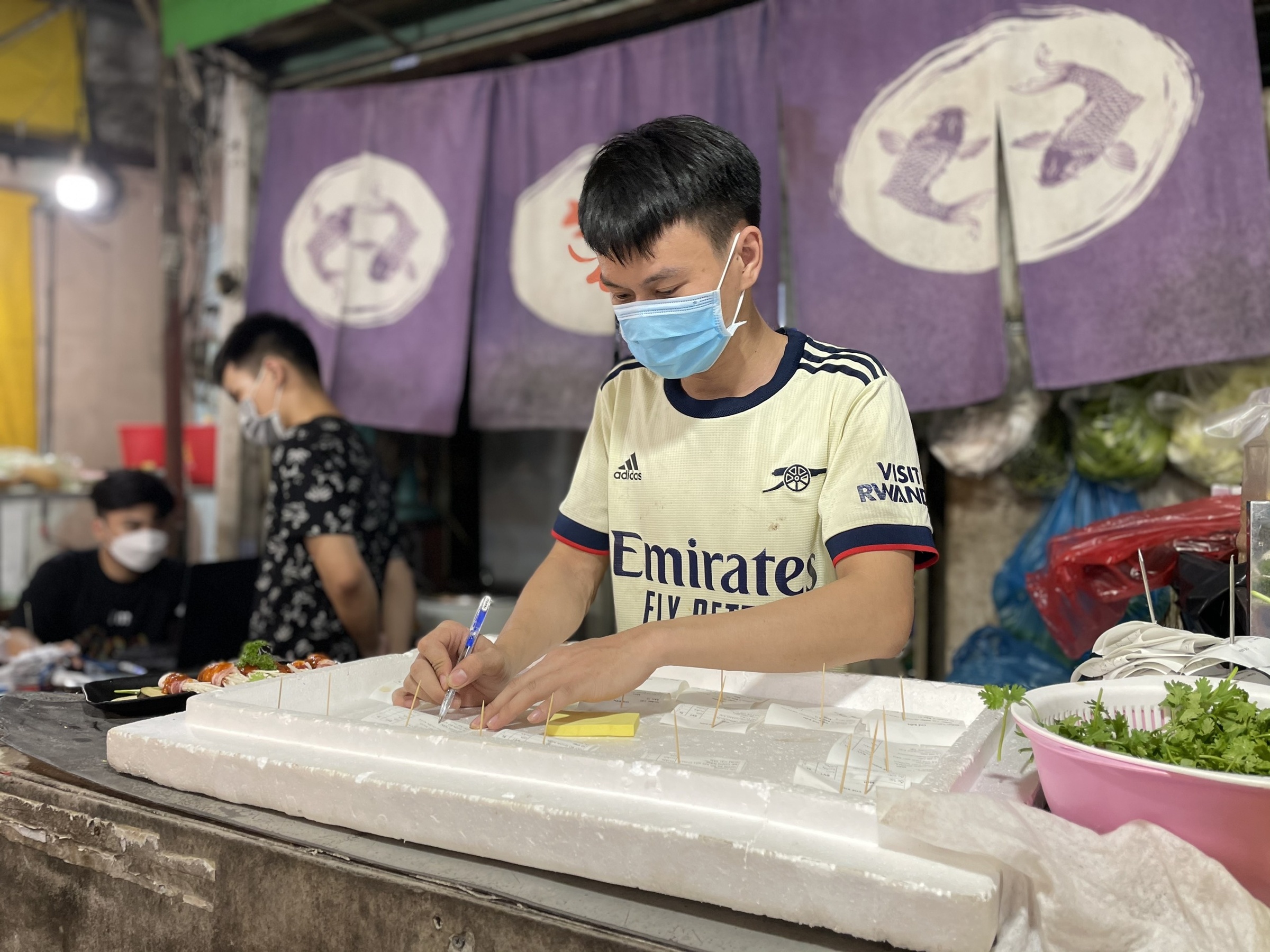 giới trẻ ăn lẩu nướng sau dịch ảnh 6 gioi tre an lau nuong sau dich anh 6